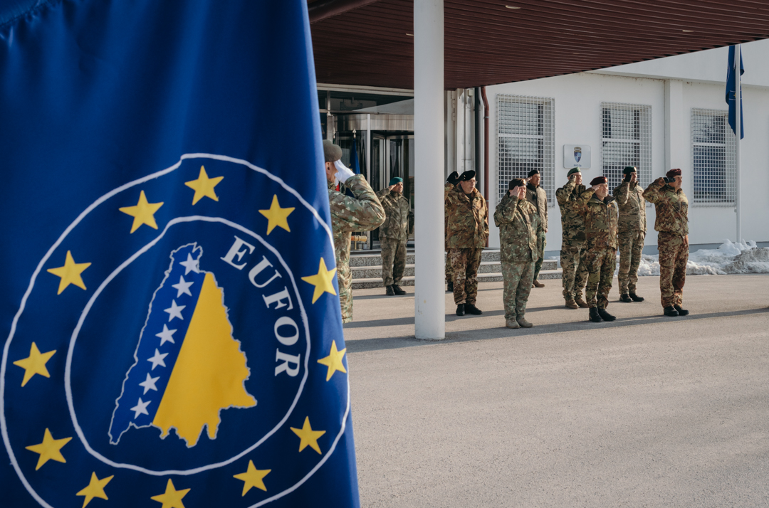 euforbih's tweet photo. Today at Camp Butmir, COM EUFOR Major General Florin Marian Barbu welcomed Lieutenant General Giovanni Maria Iannucci, Commander of the Italian Joint Operations Command.
ℹ️https://t.co/6s6CPKypj0 
#StrongerTogether #EUFORBiH #TogetherForBiH #EUFOR #BiH #EUFORYOU https://t.co/jAMusCySxj