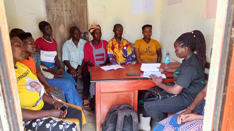 CommonGroundUg's tweet photo. Today, @CommonGroundUg held engagement meetings with executive committee members of Mabono subcounty groups involved in onion trade to ensure merging and formalisation.  @NLinUganda @ISSDUganda https://t.co/A6MHkV9ntV