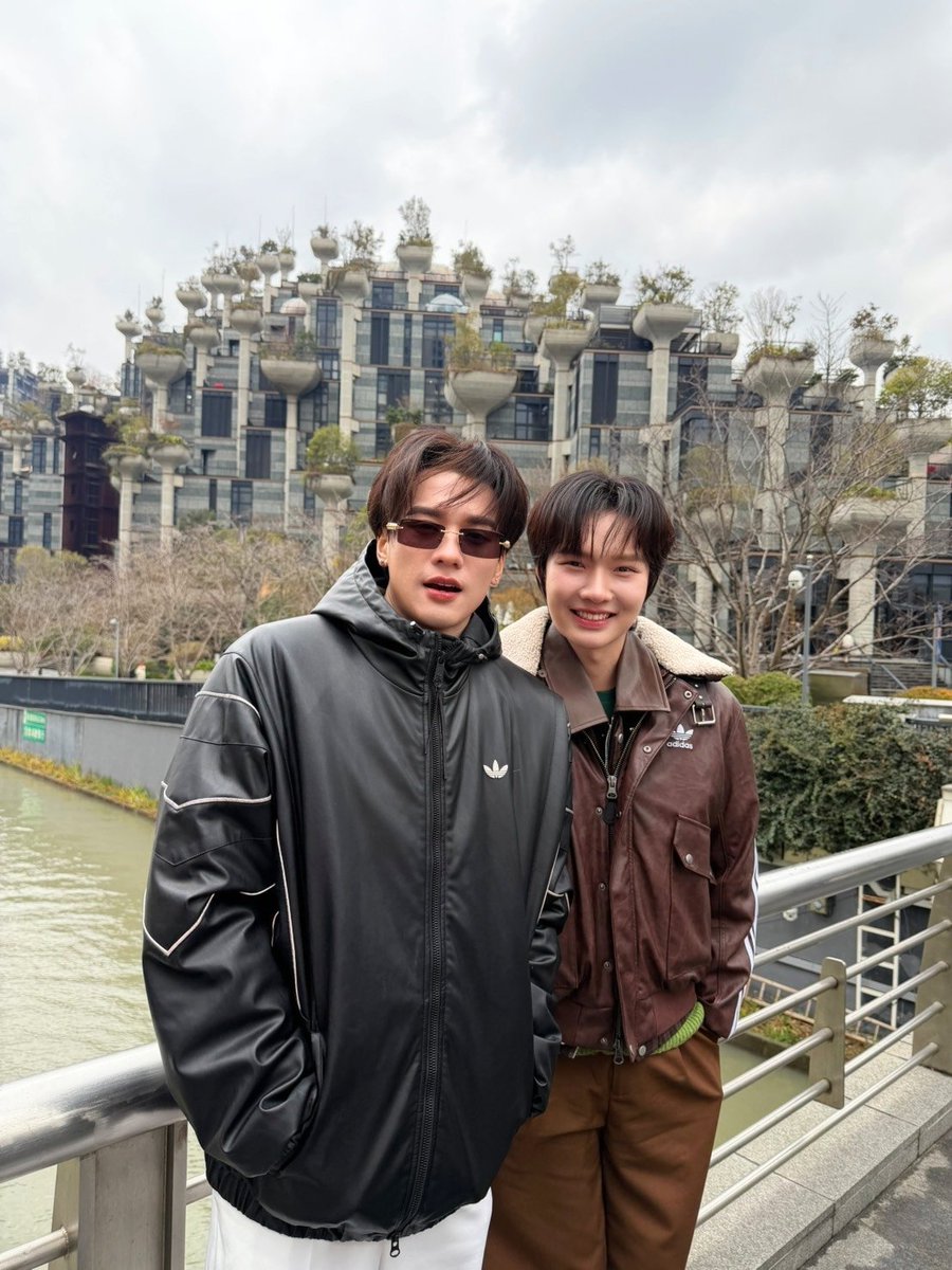 DomundiTV's tweet image. บรรยากาศภายในงาน Plantnery X Keng Namping Shanghai Disneyland Day1 ของ “เก่ง” @harit_keng และ “น้ำปิง” @nampingnapat ✨️

จบกิจกรรมสำหรับวันนี้แล้ว พบกันใหม่วันพรุ่งนี้นะคะ 🥰

#PlantneryXKNPinShanghaiD1