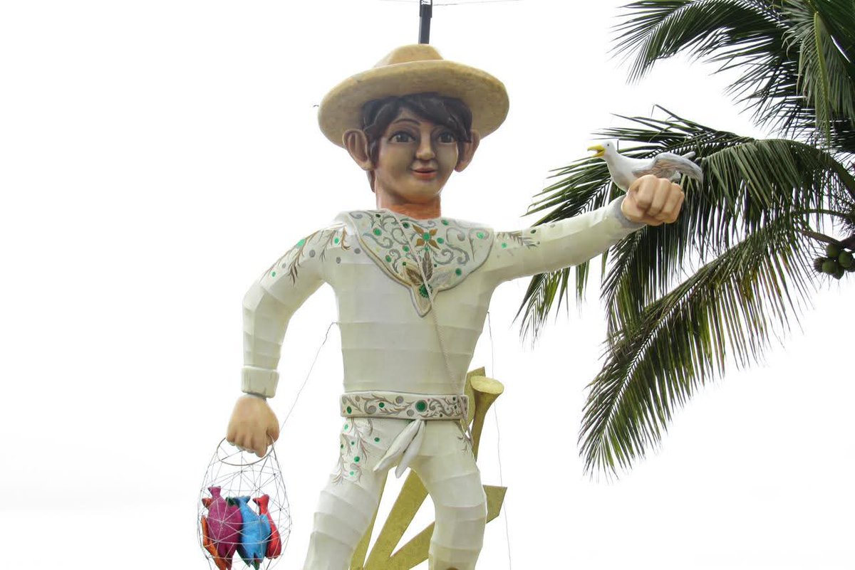 Noticias_Dgo's tweet photo. 🔴🎭 Llegan otros dos #monigotes al Malecón de #Mazatlán para vestir el Carnaval y los instalan en Calle 5 de Mayo y Lola Beltrán.
#NoticiasDgo https://t.co/kzWpbyNPGc