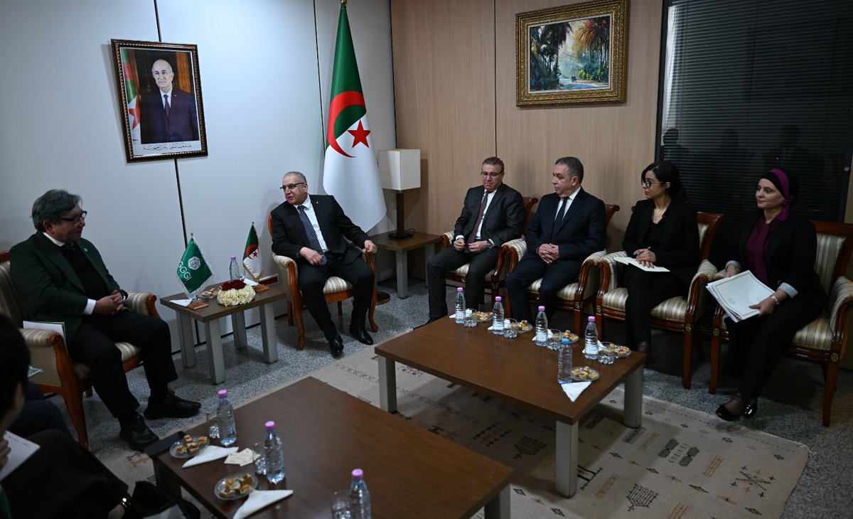 Algeria_MFA's tweet image. استقبل الأمين العام، لوزارة الشؤون الخارجية، السيد لوناس مقرمان، اليوم 20 جانفي 2026، بمقر الوزارة، السيد سانغهيوب كيم Sanghyup KIM ، المدير التنفيذي للمعهد العالمي للنمو الأخضر @gggi_hq ، في إطار زيارة العمل التي يؤديها إلى الجزائر يومي 20 و 21 جانفي 2026.