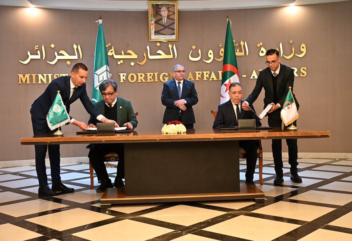 Algeria_MFA's tweet image. استقبل الأمين العام، لوزارة الشؤون الخارجية، السيد لوناس مقرمان، اليوم 20 جانفي 2026، بمقر الوزارة، السيد سانغهيوب كيم Sanghyup KIM ، المدير التنفيذي للمعهد العالمي للنمو الأخضر @gggi_hq ، في إطار زيارة العمل التي يؤديها إلى الجزائر يومي 20 و 21 جانفي 2026.