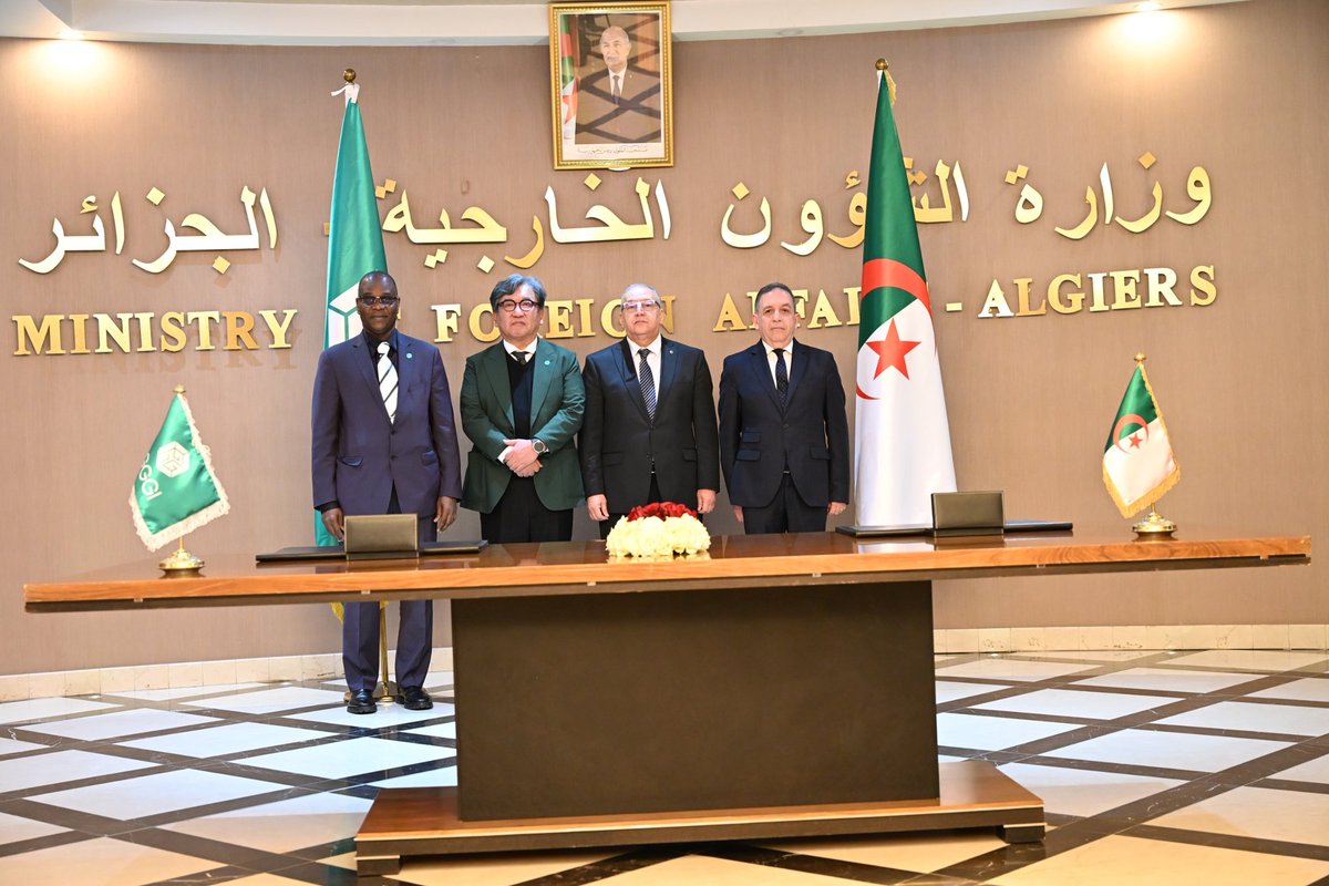 Algeria_MFA's tweet image. استقبل الأمين العام، لوزارة الشؤون الخارجية، السيد لوناس مقرمان، اليوم 20 جانفي 2026، بمقر الوزارة، السيد سانغهيوب كيم Sanghyup KIM ، المدير التنفيذي للمعهد العالمي للنمو الأخضر @gggi_hq ، في إطار زيارة العمل التي يؤديها إلى الجزائر يومي 20 و 21 جانفي 2026.