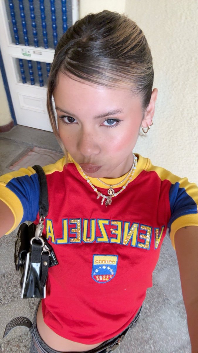 Nina9 tweet media