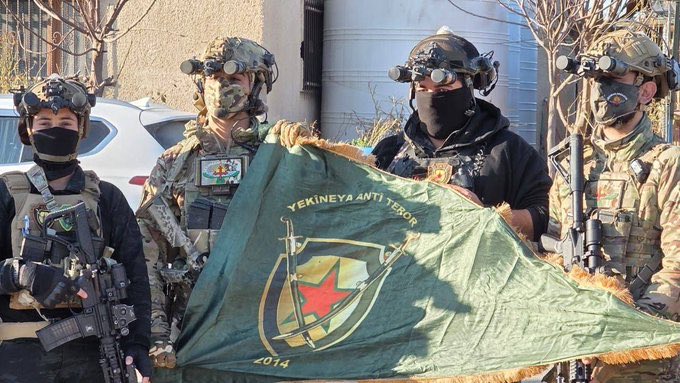 PeregrafNews's tweet image. Counter-Terrorism Group (#CTG) forces from #Sulaymaniyah have arrived in Rojava to support the Anti-Terror Units (#YAT) against attacks by Syrian government-affiliated forces. #Rojava #Kurdistan