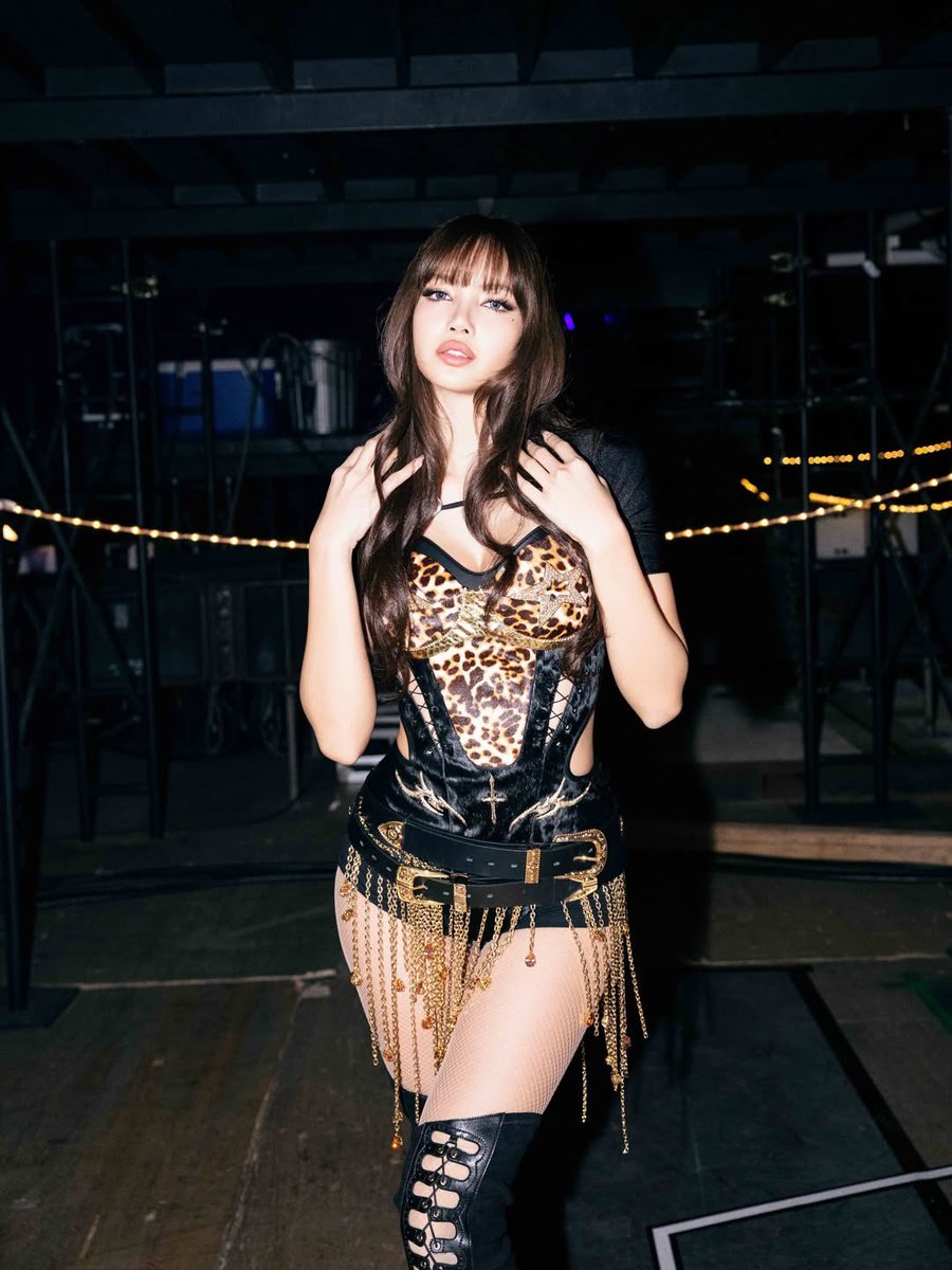 LISANATIONS tweet media