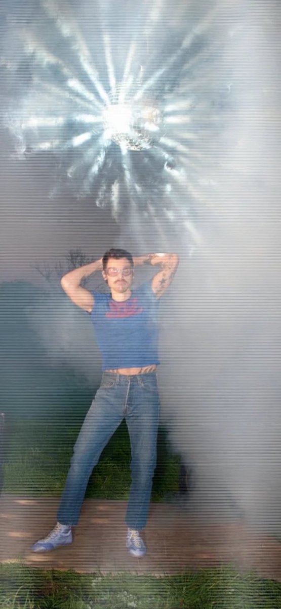 unlockscreen's tweet image. — harry styles | kiss all the time disco, occasionally : aperture 🪩

like &amp;amp; rt if you use it!! / bel