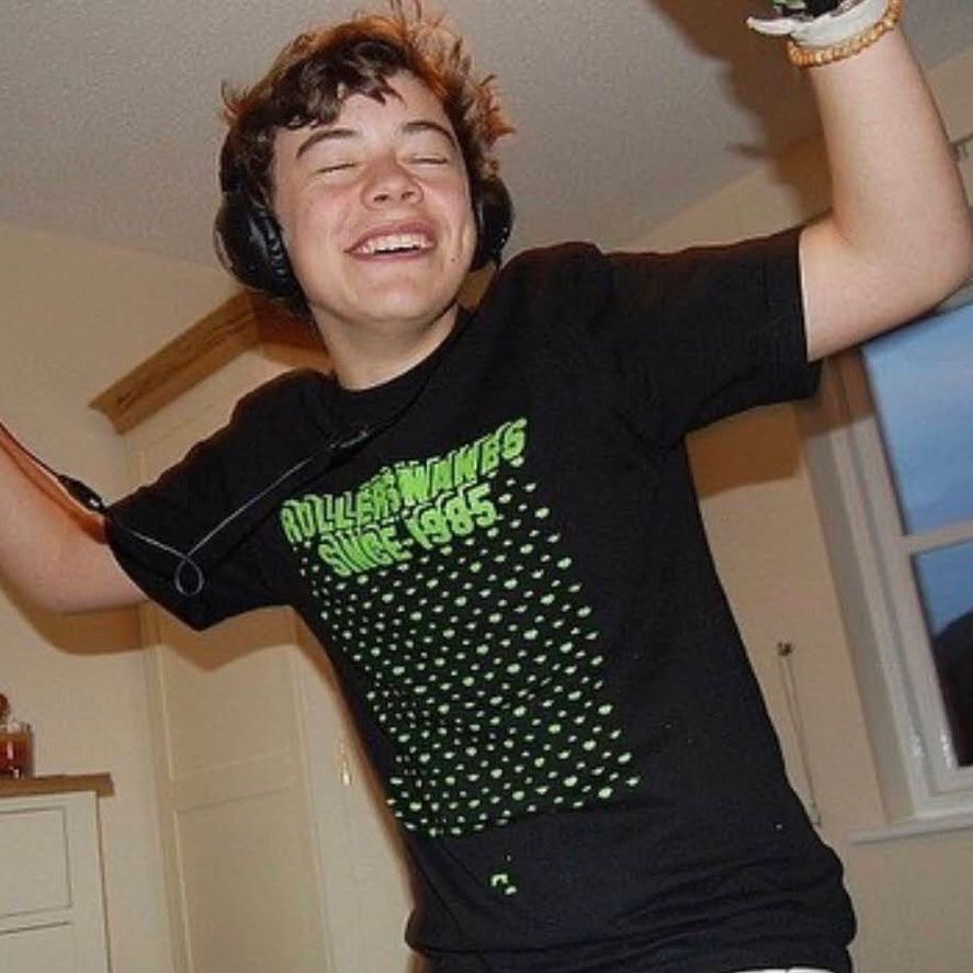 sunfflouwerry's tweet image. he never stopped disco-ing