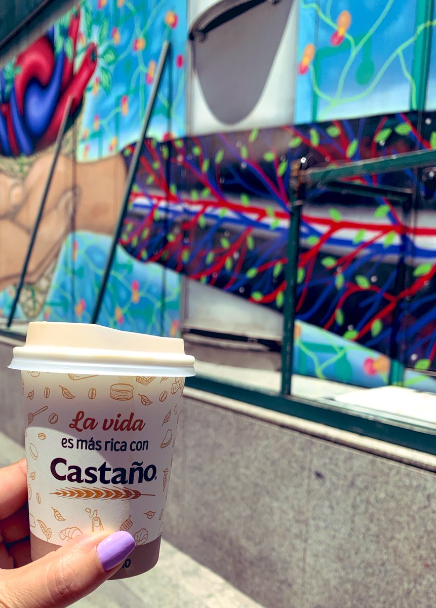 Salí x un cafecito post almuerzo 💜
Como va la tarde? ☀️