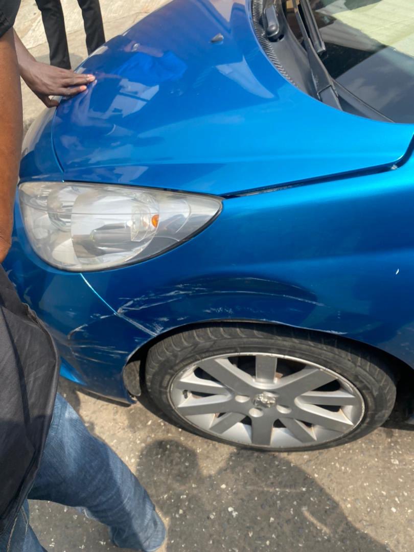 AbimbolaShotayo's tweet image. Contrary to the claim, the DPO, never threatened to jail the said ‘friend’ or made any statement, infact both parties never met with the DPO before the tweet. The malicious and misleading tweet has unfairly damaged the reputation of the DPO and the Command. It is disappointing…