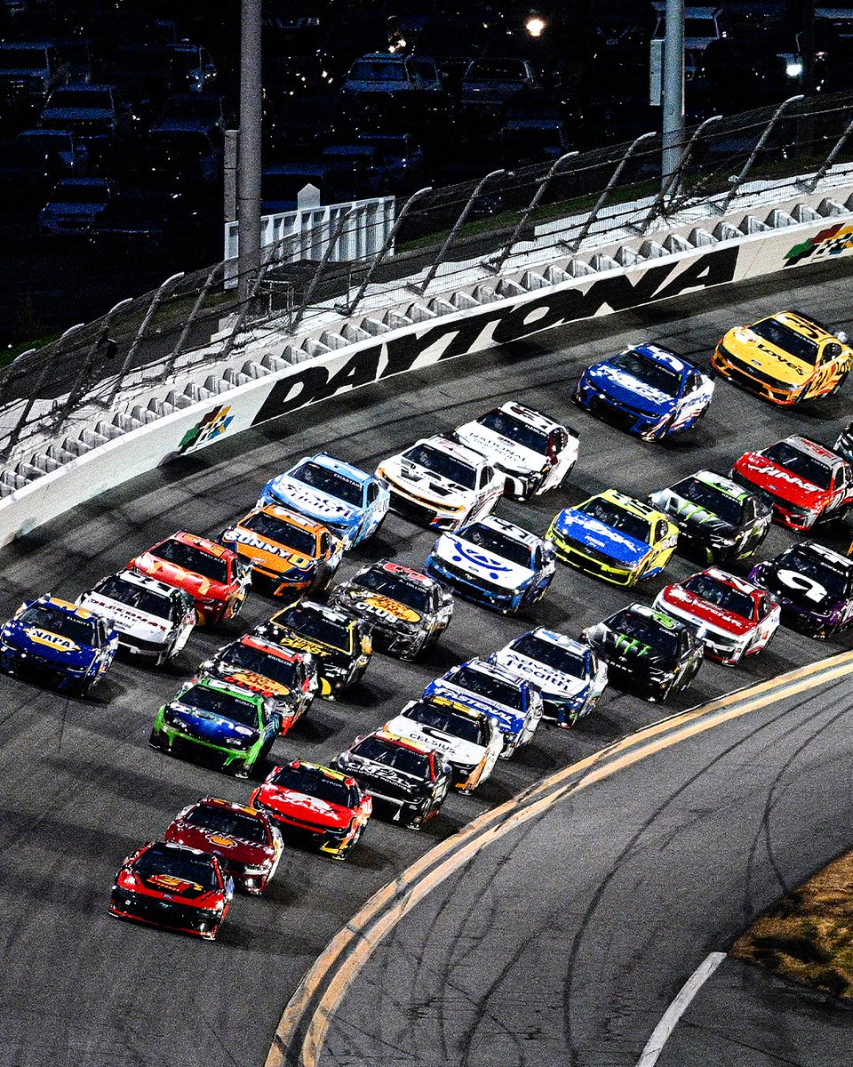 The aura of three-wide racing at DAYTONA 500 is unmatched 🔥