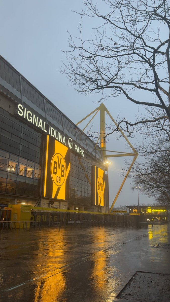 Less than 3 hours until kick off, where tf is everyone???