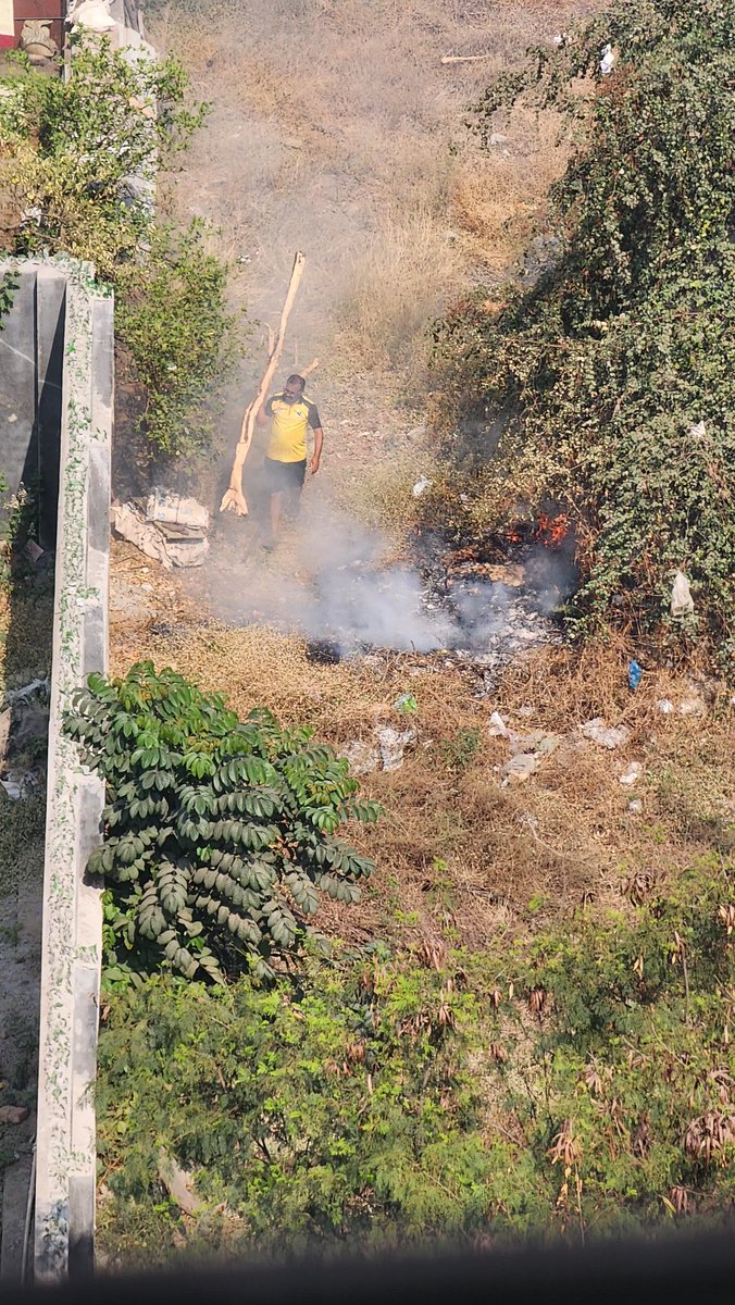 Mits1204's tweet photo. @PMCPune #garbage burning, #pune tops pollution chart, pl take action
Location :open land near school, gopalpatti area, mahadeo nagar manjri road pune - 412307

@Dev_Fadnavis @mohol_murlidhar @BJP4India @ThePuneMirror https://t.co/G30fQfNHIf