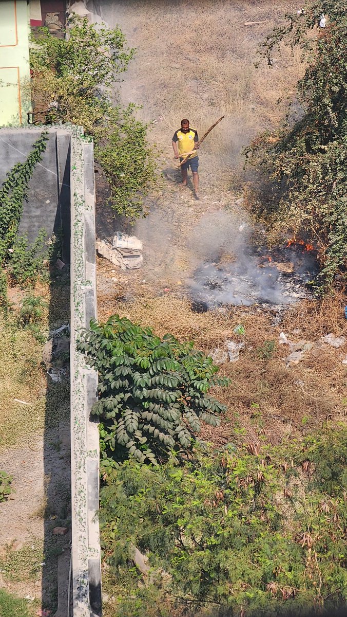 Mits1204's tweet photo. @PMCPune #garbage burning, #pune tops pollution chart, pl take action
Location :open land near school, gopalpatti area, mahadeo nagar manjri road pune - 412307

@Dev_Fadnavis @mohol_murlidhar @BJP4India @ThePuneMirror https://t.co/G30fQfNHIf