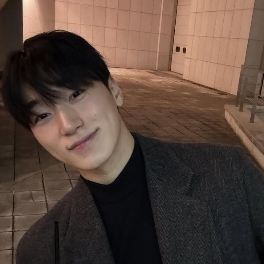 hwacvnt's tweet photo. This is how you age when you're unproblematic https://t.co/E7JCZJXehJ