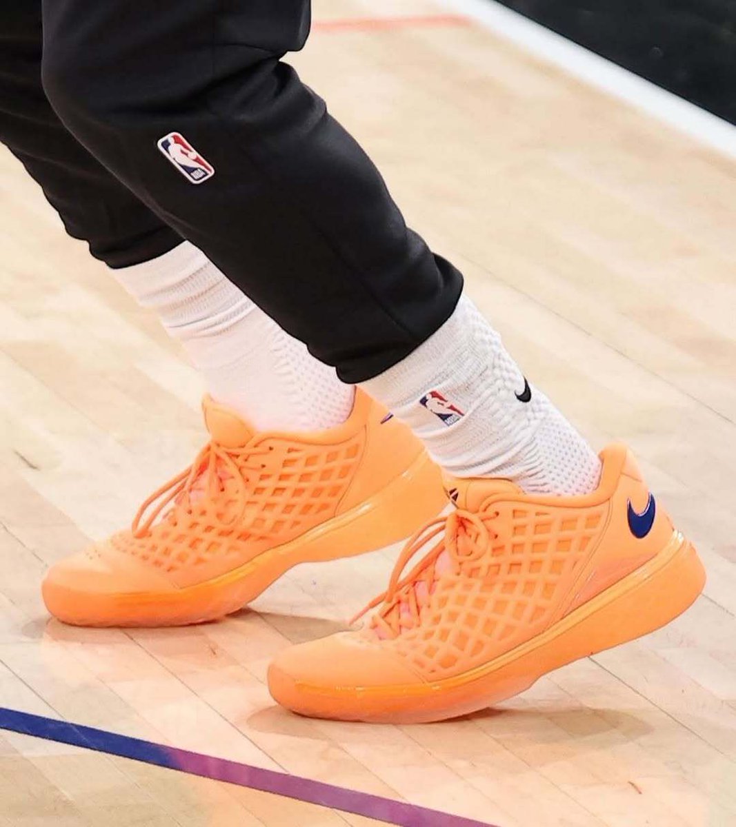 lebron witness 3 on feet