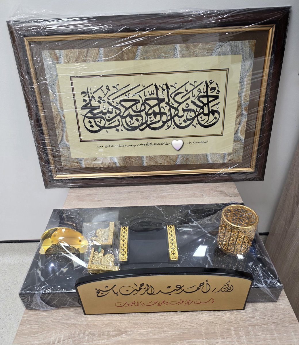 شكرًا لأسرة إحدى مريضاتي على هذه اللفتة الكريمة 🤍
10 سنوات من المتابعة منذ عمر السنتين (طول نظر عالٍ جداً، حول، كسل)، والنتيجة اليوم بحمد الله: نظر ممتاز بالعينين دون حول أو كسل، مع إبصار ثلاثي الأبعاد ممتاز 🌷
الفحص المبكر يصنع الفرق.