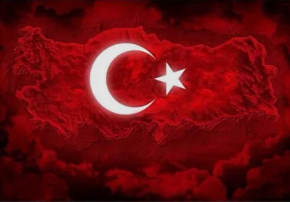 Türk milleti ve onun kutsalı bayrağıyla bağını koparan köksüzler İran Irak Suriye’de Kürtlere devlet işlerinde görev verilmezken ülkemizdeki her yurttaş her haktan yararlandığı halde hainlik yapmaya devam ediyorsunuz bugünlerin hesabını soracağız