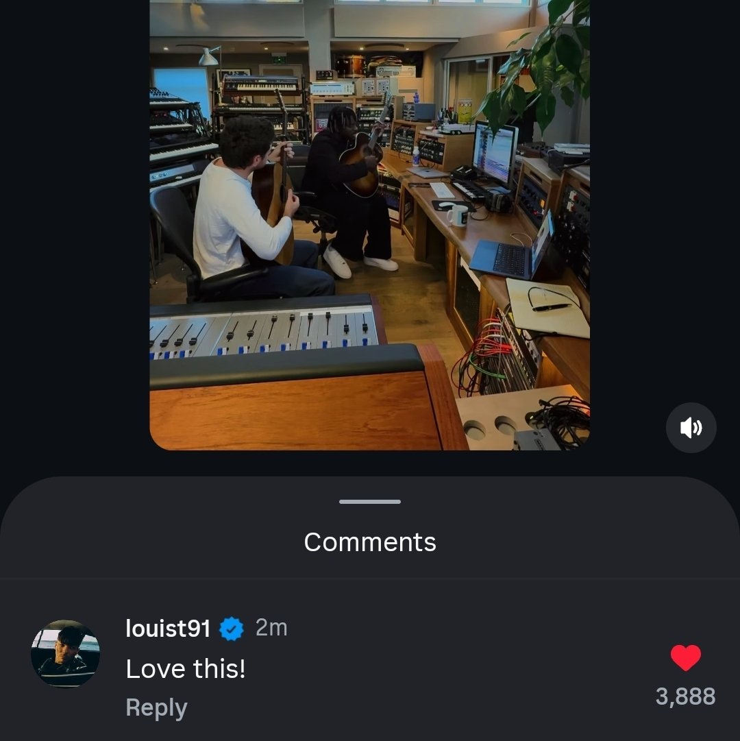OT5Dailys's tweet image. Louis Tomlinson liked and commented on Niall Horans post!