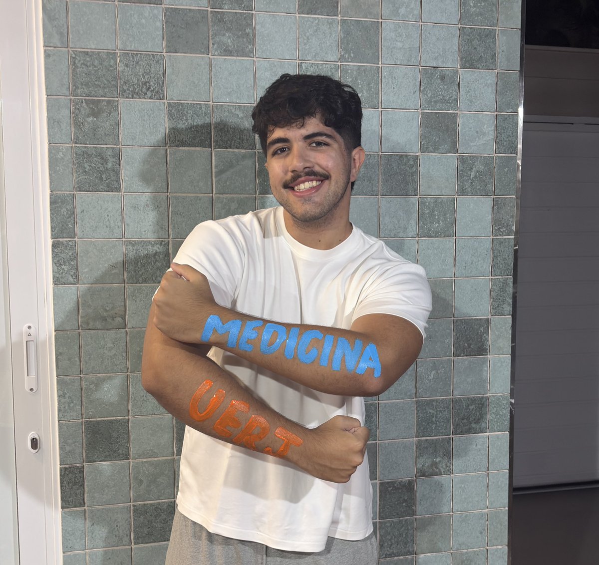 lucasnamed's tweet image. - tudo que eu fiz para ser aprovado em 10° lugar na medicina UERJ 🐬 

uma thread 🪡 

 ⚕️|  #studytwt #studytwtbr #uerj