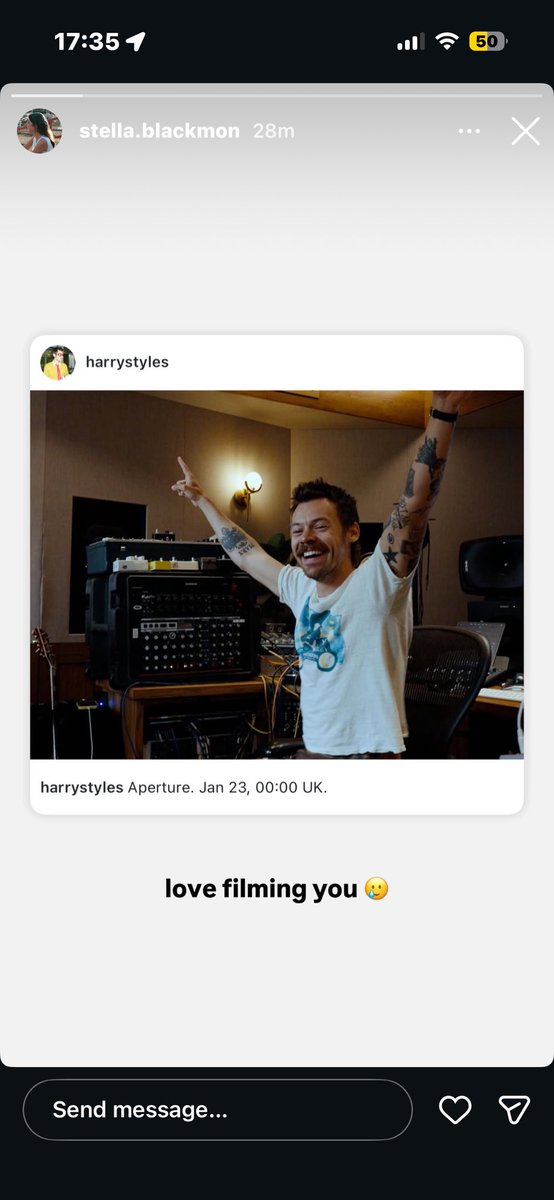 hrrysmullet's tweet image. NOTICE THE WORD FILMING NOT PHOTOGRAPHING!!??!??