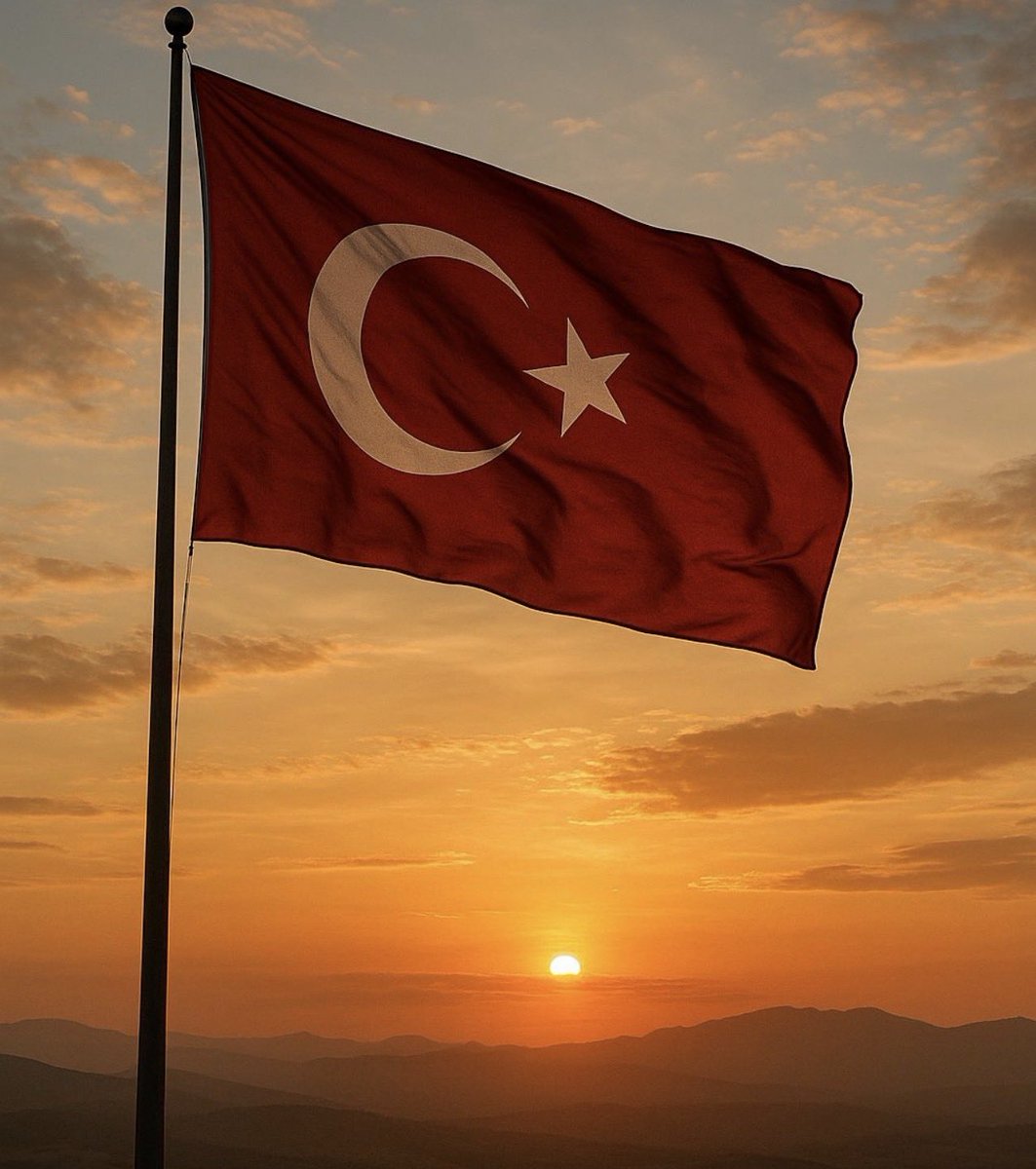 Bu bayrağın altında yaşayıp ihanet edenlere, hilalin gölgesi haram olsun.