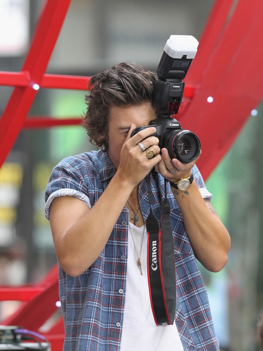 MTV's tweet image. Aperture.