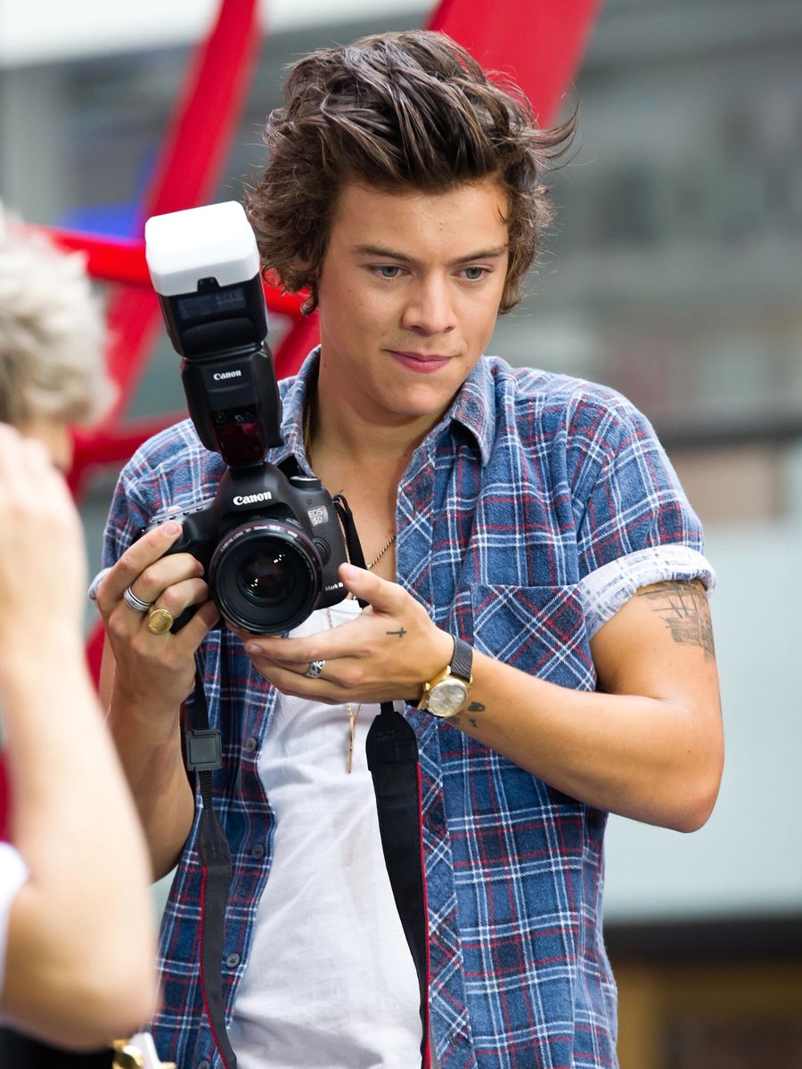 MTV's tweet image. Aperture.