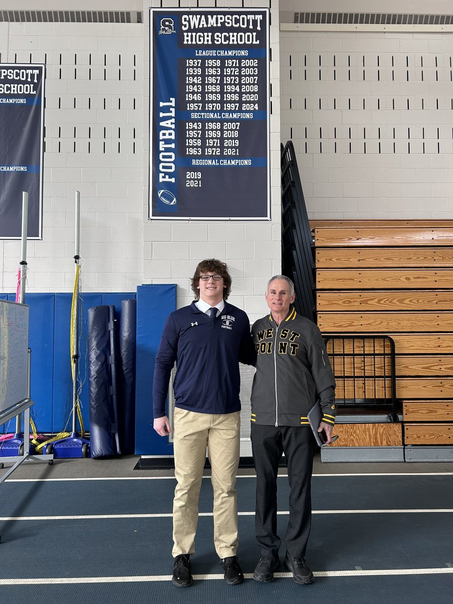 Doyle_Delano's tweet image. Thank you @CoachJohnLoose from @ArmyWP_Football for stopping by, was great meeting you. Loved hearing about the program and culture and what it takes to be a knight! #ArmyStrong 
 
@BigBlueGridiron @rserino7 @CoachJanuary @CF__5 @jjames2332 @CoachJeffMonken @Joey_Barrettt…