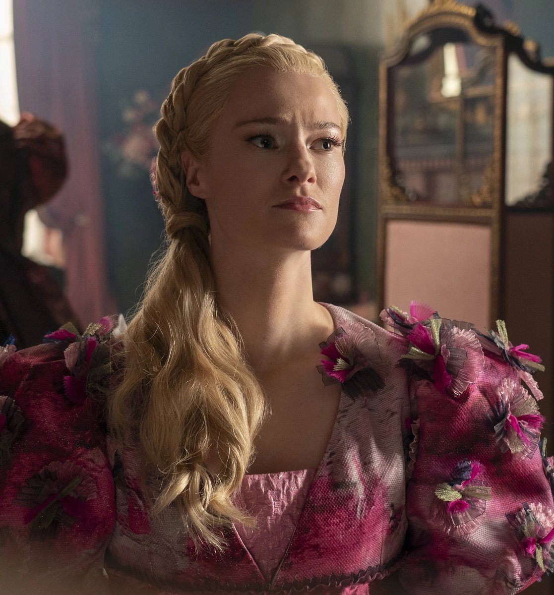 lovebridgerton's tweet image. FOI CONFIRMADO QUE CRESSIDA COWPER VOLTARÁ NESSA TEMPORADA