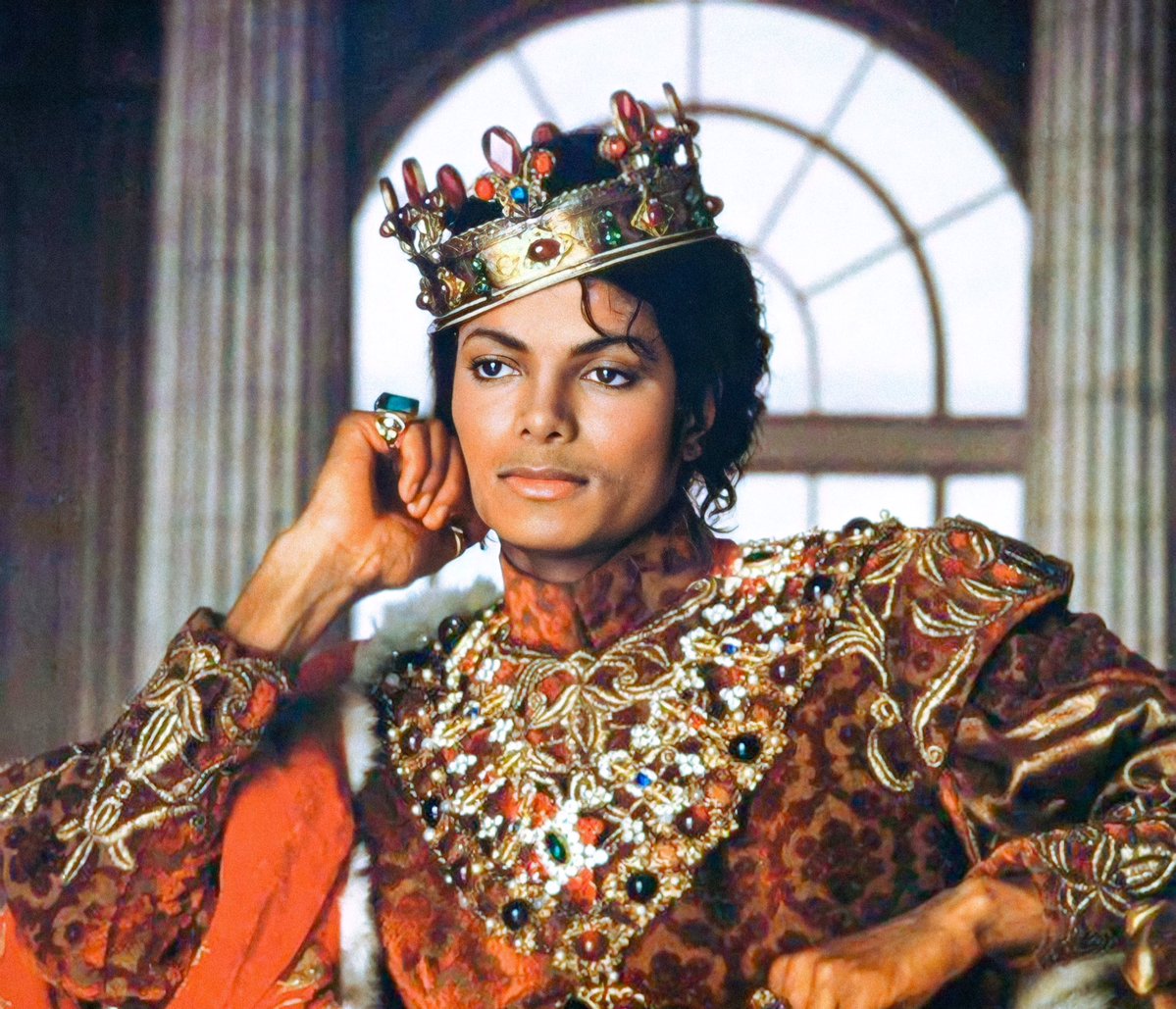 KendrickChart's tweet image. Best selling pure albums in the 2020s decade in the US. (Male Artists):

#1. Thriller
#2. good kid, m.A.A.d city
#3. Fine Line
#4. IGOR
#5. MAP OF THE SOUL : 7