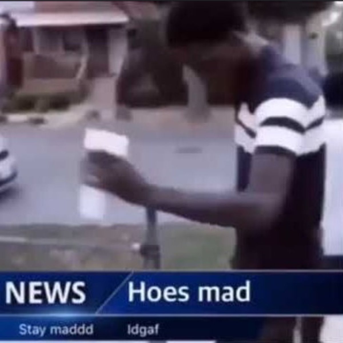 sinssaa_'s tweet image. anyone have that hoes mad reaction vid but it’s all Solange being unbothered ??