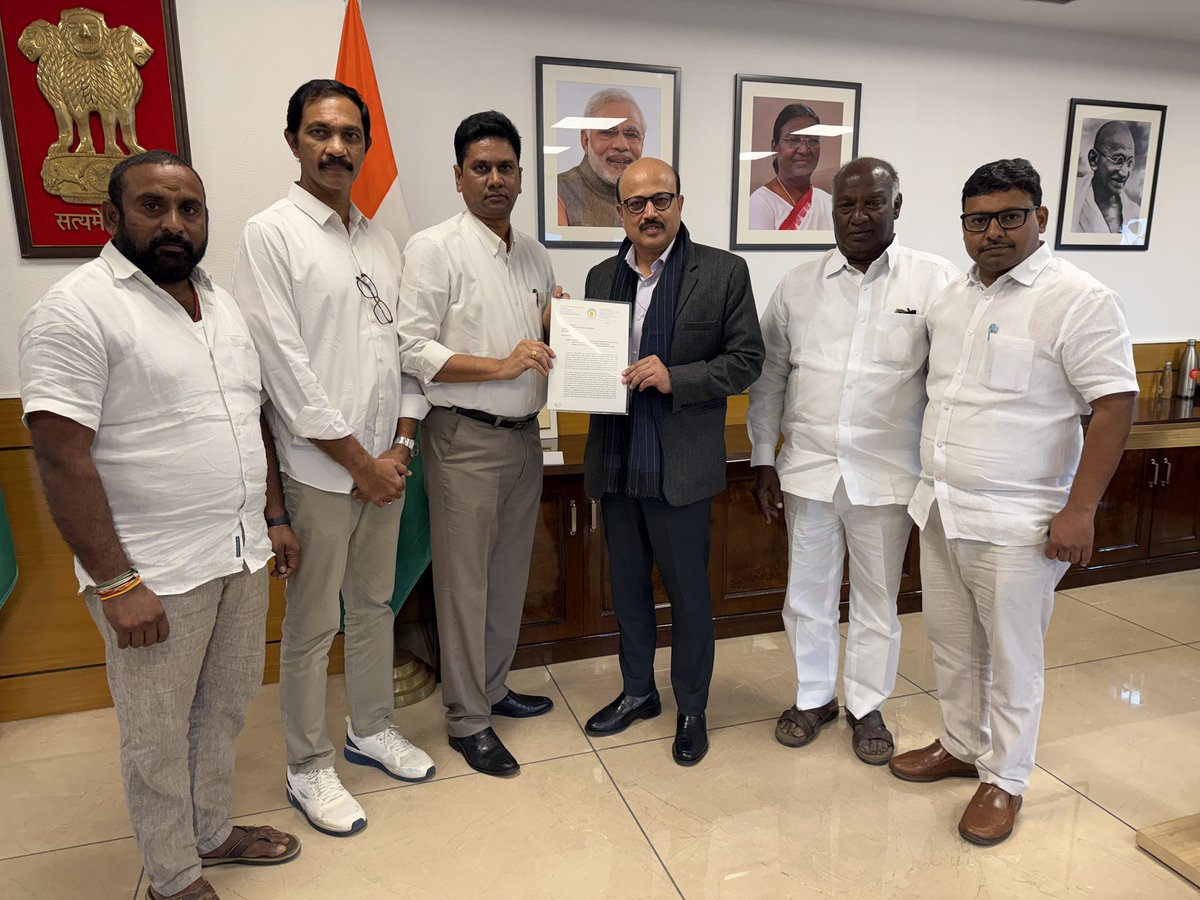 Glad to meet Shri <a href="/RajeshAgrawal94/">Rajesh Agrawal</a> Sir, Commerce Secretary, along with farmer representatives, to present the concerns of the FCV tobacco farming community regarding the sharp rise in excise duty and GST. We are thankful for his constructive and encouraging response.