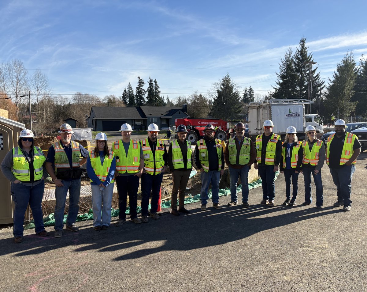 🦺 Our Rush Commercial Construction team at Bridge View Trails in Port Orchard just hit 100 days with zero time-loss injuries, celebrating with the first safety lunch of 2026. 🥪

A strong start to the year and a reminder that looking out for one another always comes first. 💙