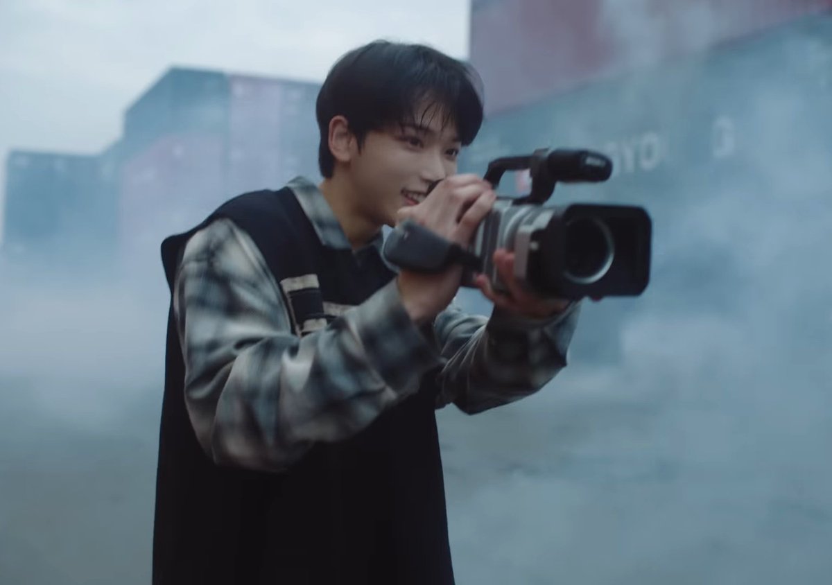 daqueenfirework's tweet image. happy camcorder day to under the skin mv harua