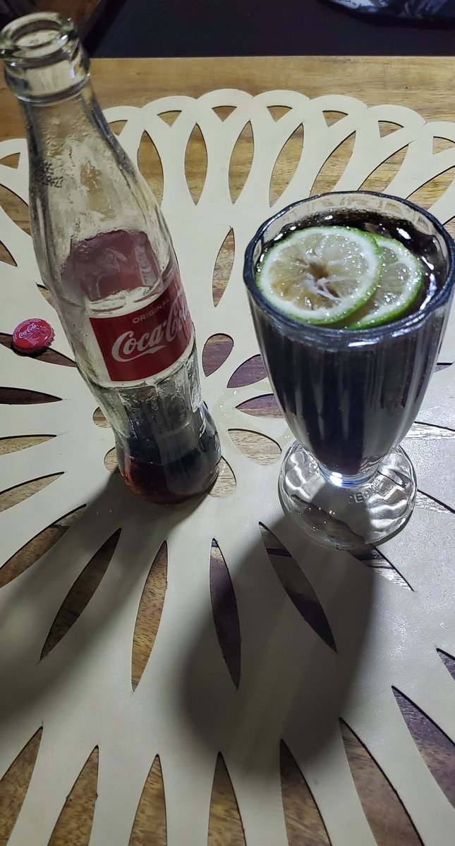 Aloycemsaki's tweet photo. Endeleeni kunywa hayo mapombe yenu ambayo hayana faida nione yatawafikisha wapi!
#Detoxification https://t.co/O0Z23xpuXA