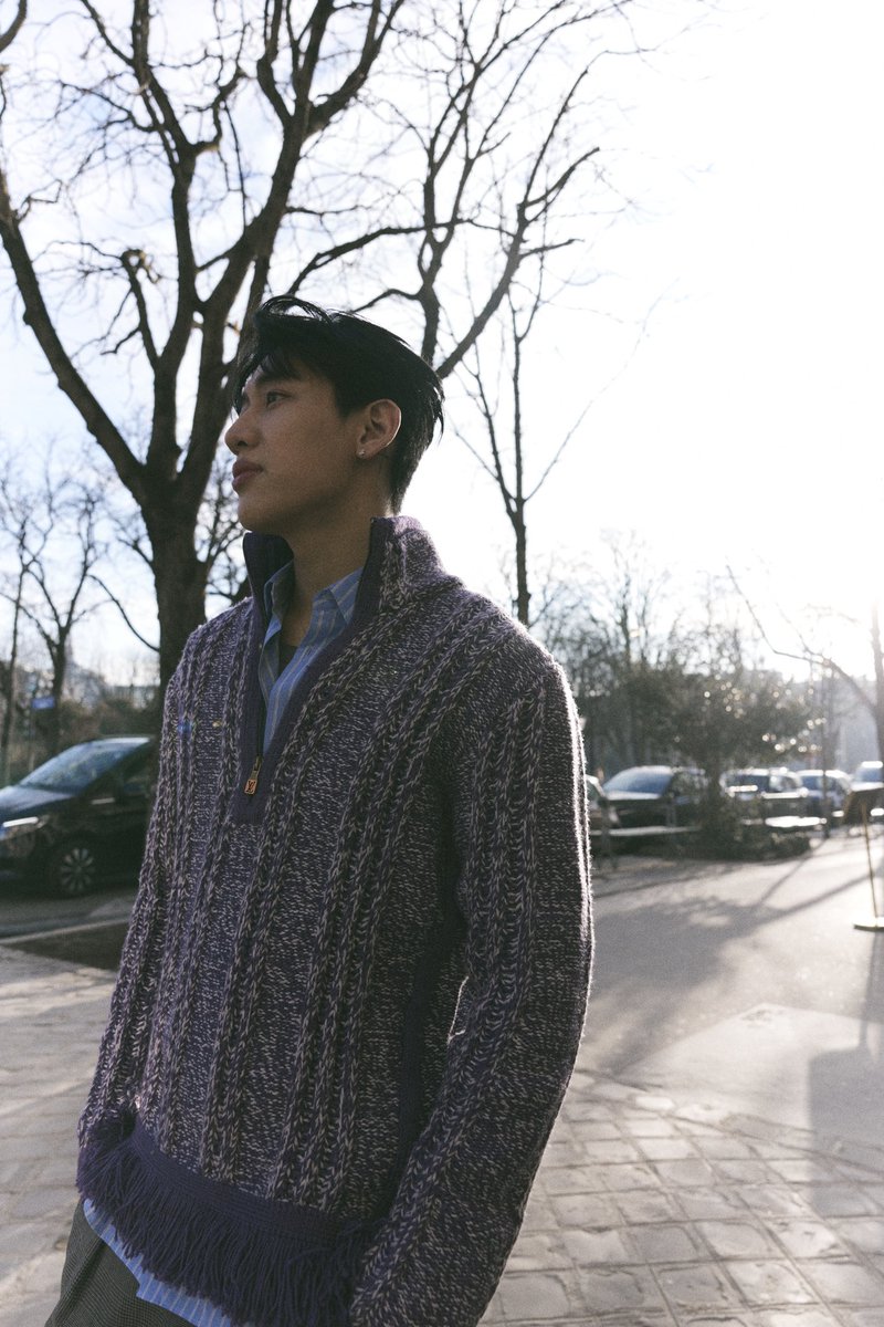 WWDThailand's tweet photo. แบมแบม กันต์พิมุกต์ เตรียมร่วมรับชมแฟชั่นโชว์ Louis Vuitton Men’s Fall–Winter 2026 ซึ่งจะถ่ายทอดสดในคืนนี้ เวลา 02.00 น. ตามเวลาประเทศไทย 

#WWDThailand
#LVMenFW26 #LouisVuitton
#แบมแบมกันต์พิมุกต์
#BamBam #뱀뱀

อ่านเพิ่มเติมได้ที่
https://t.co/YeClNUmgxb https://t.co/KR3yPz4DUq