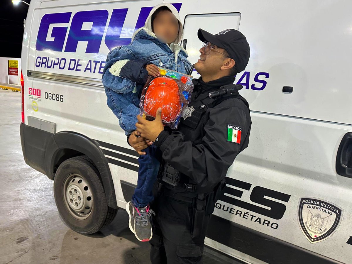 AlertaQro's tweet photo. ‼️🧒Abandonan a niño de dos años en Hacienda Santa Rosa en #Querétaro

🚔El menor fue localizado llorando a altas horas de la noche; policías estatales activaron protocolos y dio parte a Fiscalía⤵️ 

https://t.co/tomZV45KsY https://t.co/WLku5mYvSn