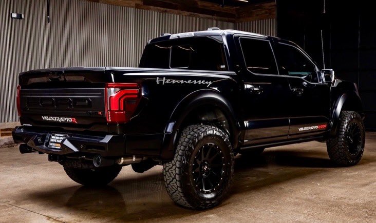 liftedtrucks's tweet image. When luxury meets fury! 1000HP 2025 Ford F-150 #Hennessey Velociraptor 4X4! Available now at our #Huntsville location! Low 1k miles!! #TX06930A 

Call (833) 640-2740 or chat now at 🔥LiftedTrucks.com🔥 OG since 95. We ship nationwide! 🚚💨

#LiftedTrucks #velociraptor