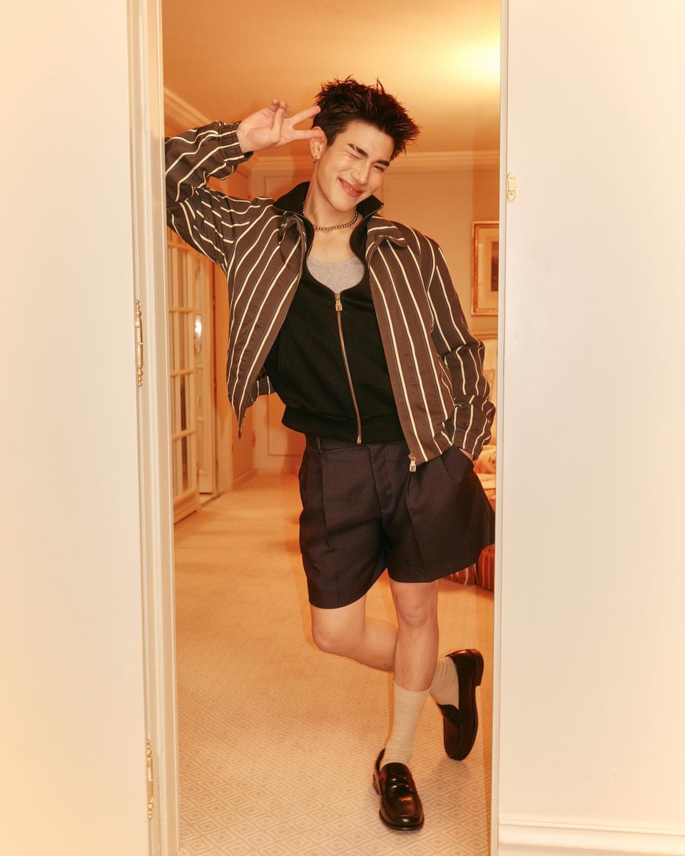 F4CS's tweet image. เป็น Shade ของ LV ที่ดูสนุกมากกกก
โฟ้ดโฟ้ดเท่านั้นนนนน ภูมิใจจจจ ❤️

FOURTH LV FRONT ROW PFW26
#LVMENFW26xFOURTH