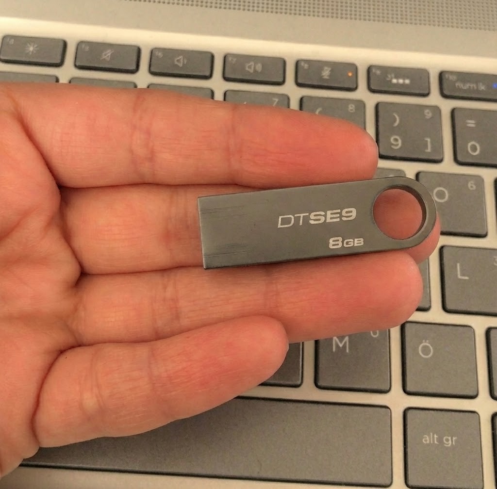 2 yıl önce kaybettim sandığım usbmi annem fermuar ucu zannedip saklamış..