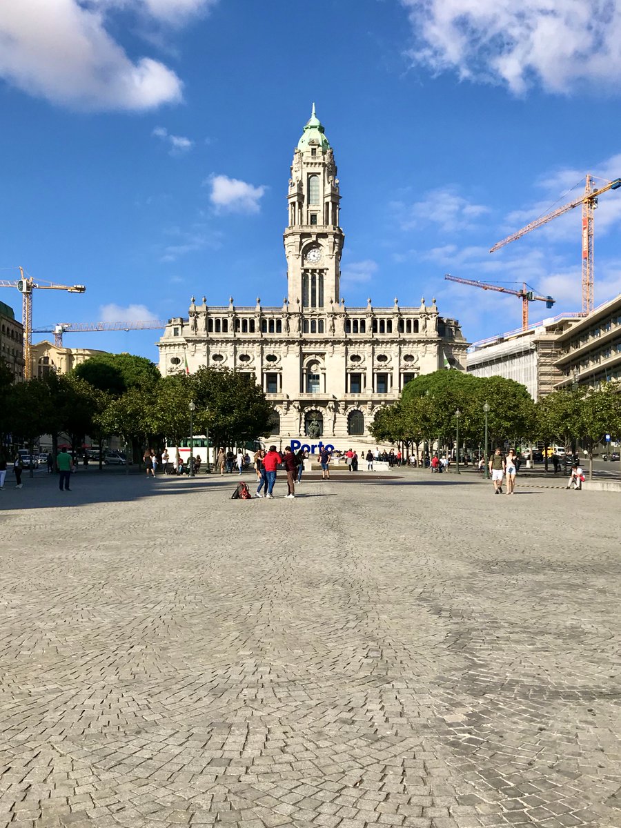 Ainda que o Benfica tenha mais títulos de campeonato que o Porto (38 no total em 2023) com uma diferença que oscila entre sete, oito ou nove títulos nas épocas recentes (até mesmo no geral de todas as conquistas nacionais, com o Porto possuindo 76 taças contra 82 do Benfica até o
