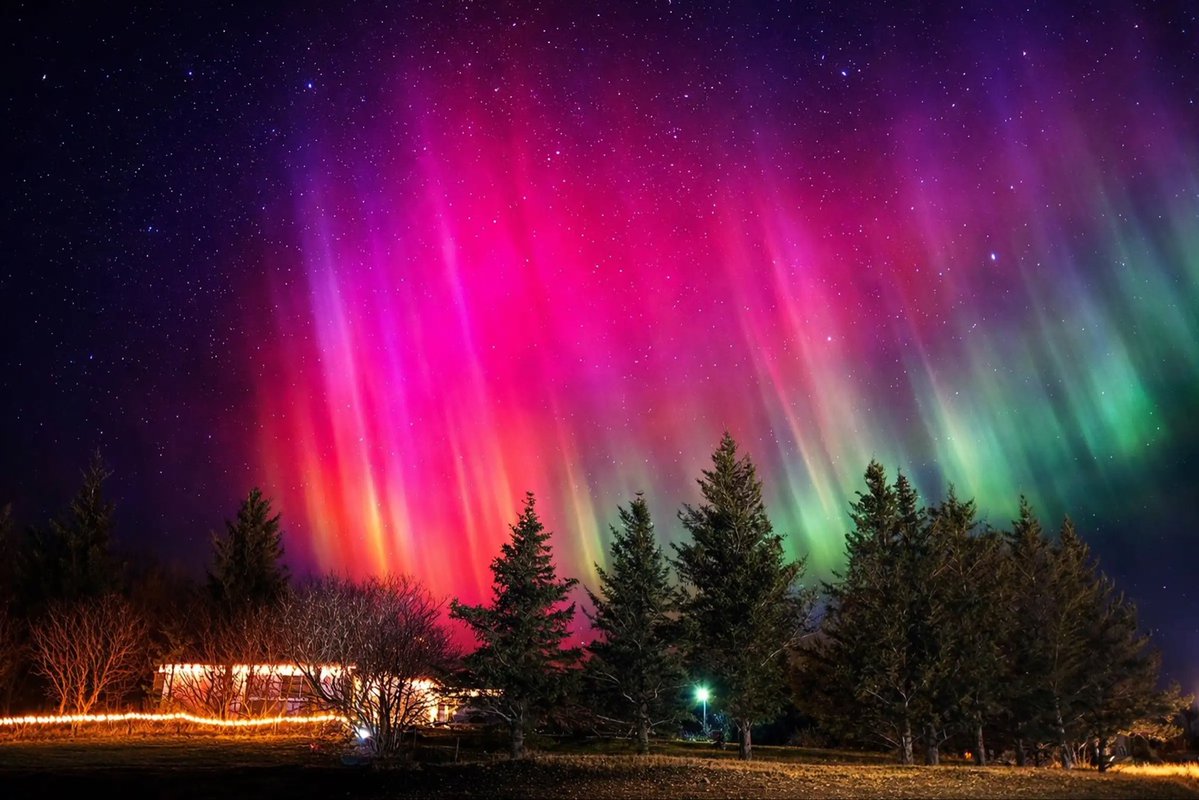 BrynhildurYrsa's tweet image. Lets bring some positivity into X 🔥

Show be some pics from your country.

Aurora borealis in Reykjavík, Iceland. Taken last night, not by myself.