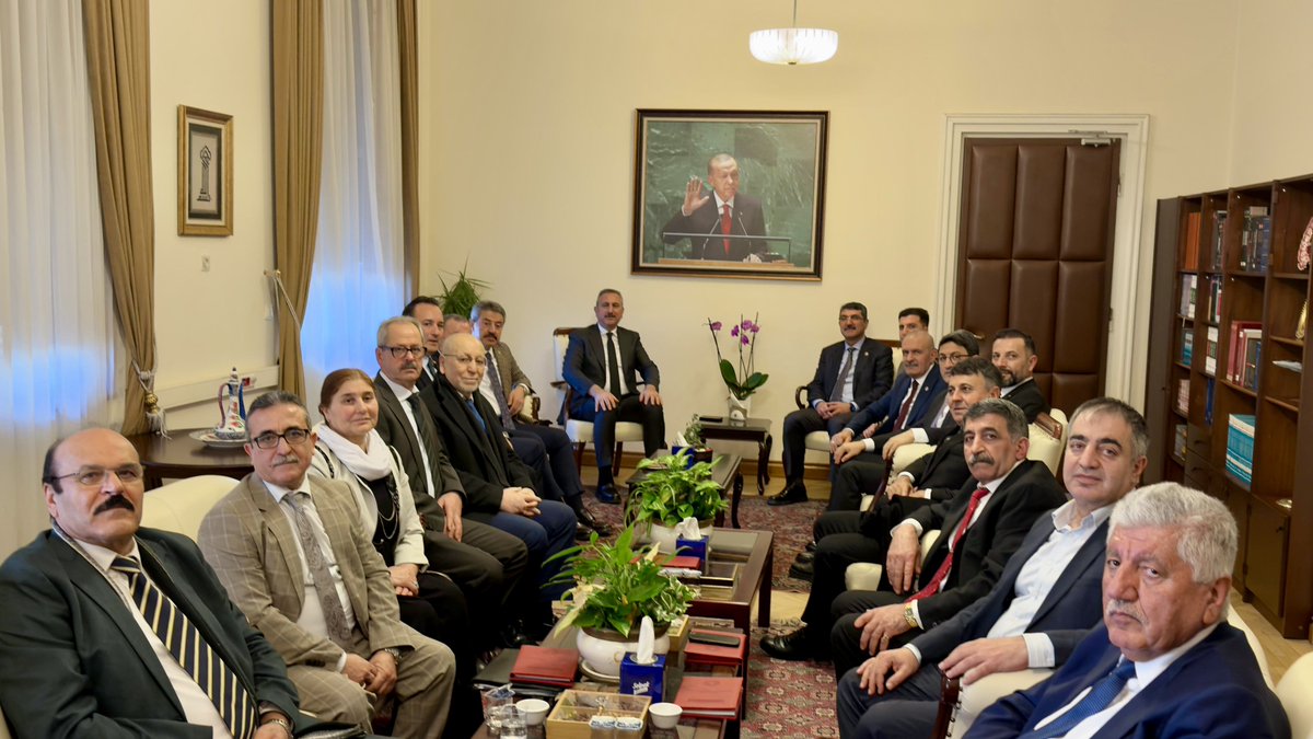 📍 Türkiye Büyük Millet Meclisi

Heyetimiz ve Avrupa’dan gelen Ezidi vatandaşlarımızla birlikte,
AK Parti Grup Başkanvekilimiz ve Gaziantep Milletvekilimiz Sayın Abdülhamit GÜL ile Gazi Meclisimizde bir araya geldik.

Karşılıklı anlayış, istişare ve samimi diyalog zemininde