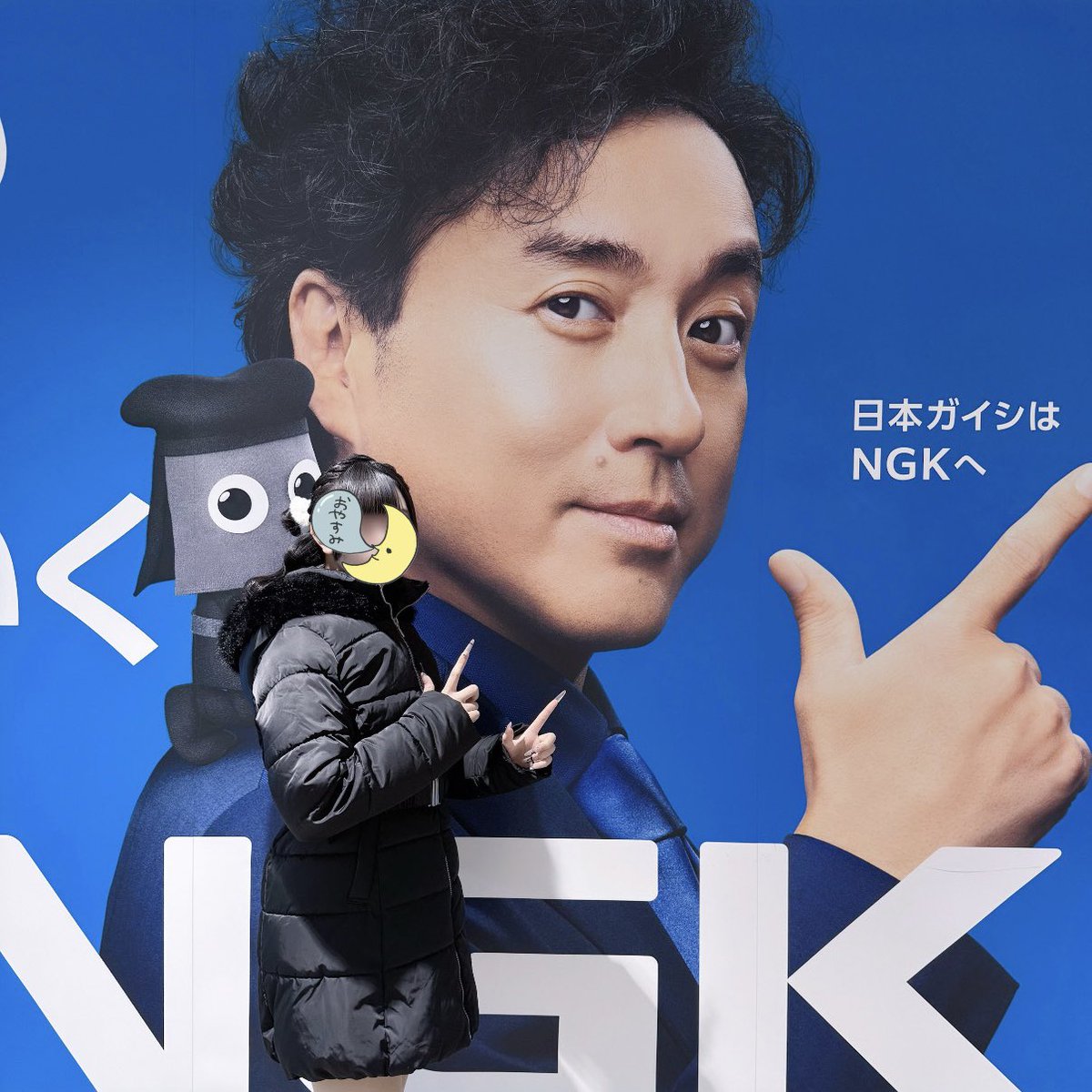 新宿駅の日本ガイシの広告❣️ 思ってたよりも人通りある所にあって