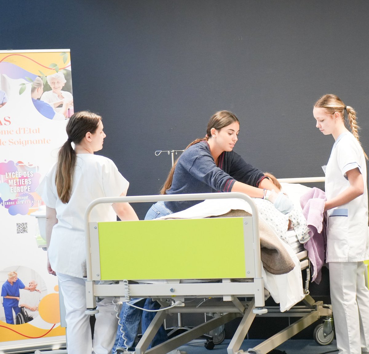 VilledeReims's tweet image. Jusqu’à 17h, rendez-vous à #Delaune pour le #forum dédié aux métiers et des formations des secteurs du #soin, du social et du médico-social, à destination de tout public. Au programme : animations, espaces de démonstrations ou encore #JobDating. =&amp;gt; Infos bit.ly/4r89Yzr