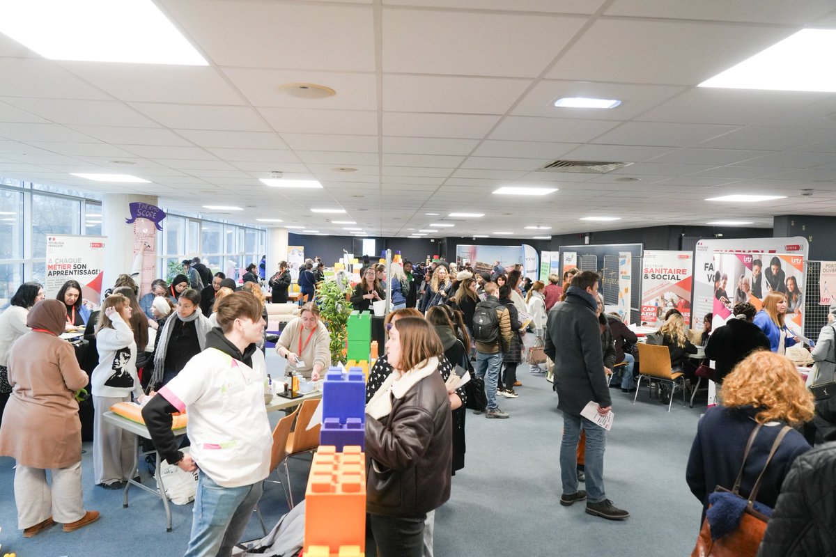 VilledeReims's tweet image. Jusqu’à 17h, rendez-vous à #Delaune pour le #forum dédié aux métiers et des formations des secteurs du #soin, du social et du médico-social, à destination de tout public. Au programme : animations, espaces de démonstrations ou encore #JobDating. =&amp;gt; Infos bit.ly/4r89Yzr