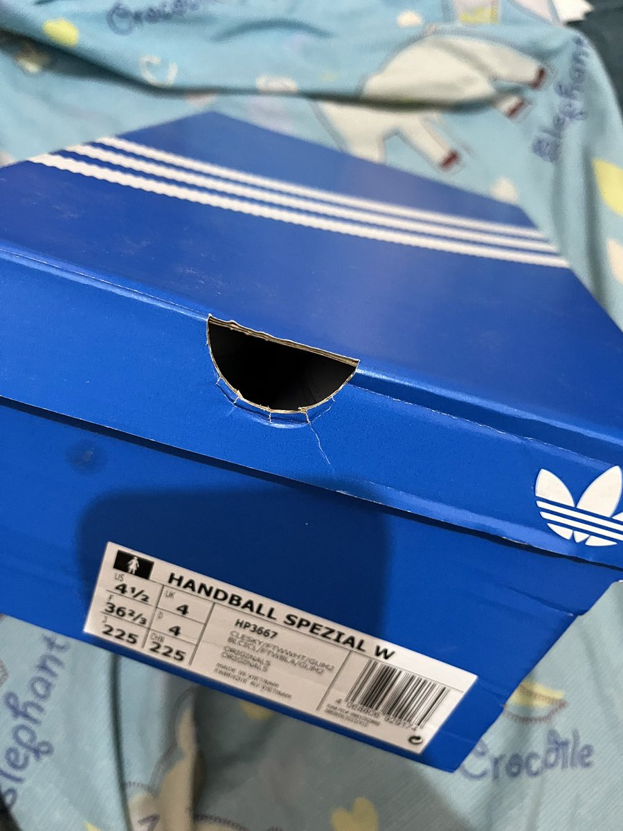 iacloudie's tweet photo. WTB 

ADIDAS SPEZIAL 

SIZE 36.5 

Ini aku baru beli di JD sport aku baru pakai 1 kali 

#zonauang #zonaBU https://t.co/qxmHKjBdWQ