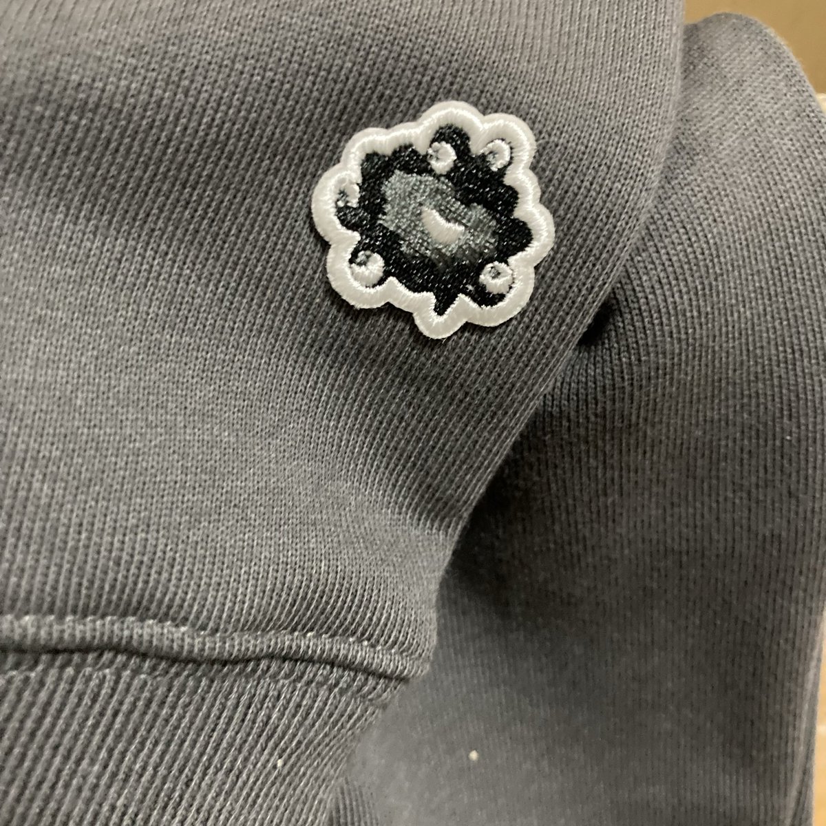 Web18637581's tweet photo. アーバンリサーチの万博スウェットきた❣️黒ミャク🖤

けど、ちょっとサイズ大きかったな💦 https://t.co/wXqwL0Uv3s
