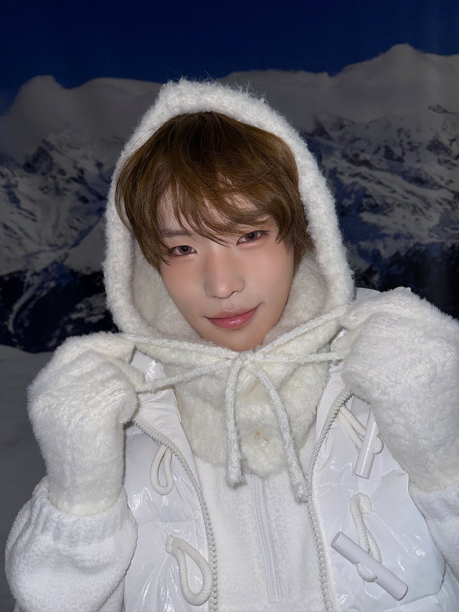 [#JUNGBIN]
How I love you 🤍
#POW #파우 #정빈 #ComeTrue #컴트루